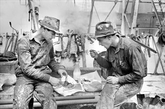Oil field workers eating lunch, Kilgore, Texas, USA, Russell Lee, U.S. Farm Security