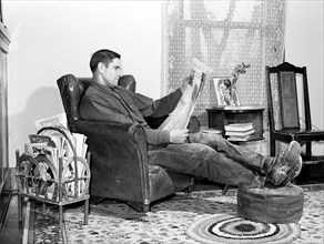 Lee Wagoner, Black Canyon Project farmer, relaxing at home, Canyon County, Idaho, USA, Russell Lee,