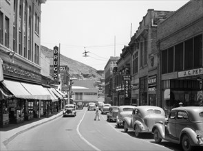 Main Street, Bisbee, Arizona, USA, Russell Lee, U.S. Farm Security Administration, May 1940