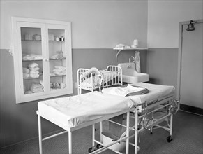 Childbirth delivery room, Cairns General Hospital, FSA (Farm Security Administration) farm workers'