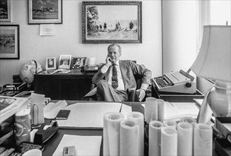 U.S. newscaster David Brinkley, portrait in his ABC-TV office, Washington, D.C., USA, Michael