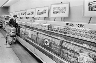 Woman shopping in supermarket, Thomas J. O'Halloran, U.S. News & World Report Magazine Photograph