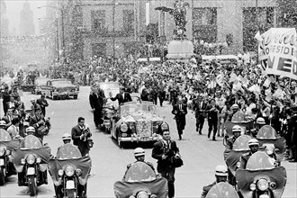 U.S. President John F. Kennedy and Mexican President Adolfo López Mateos waving to crowd from