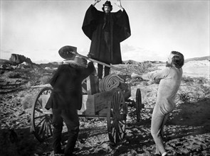 David Warner (center), Jason Robards (right), on-set of the western film, "The Battle Of Cable