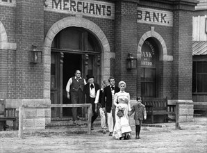 Robert Middleton, Charles Bickford, Kevin McCarthy, Joanne Woodward, Jean-Michel Michenaud, on-set