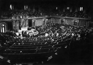 U.S. President Woodrow Wilson reading Armistice terms to Congress, Washington, D.C., USA, U.S. Army