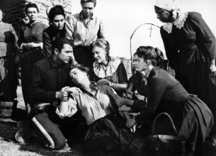 Audie Murphy, Jeff Donnell, Ernestine Wade, on-set of the western film, "The Guns Of Fort