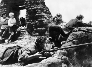 Hope Emerson (on ground, foreground), Audie Murphy (leaning right), on-set of the western film,