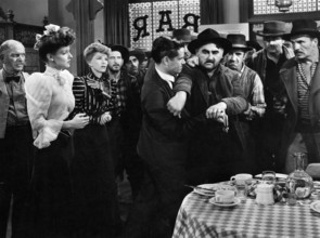 Ann Savage (2nd left), Constance Worth (3rd left), Tom Neal (center profile), on-set of the western