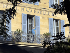 Hotel Plaza Madeleine, building exterior with woman standing on balcony, Sarlat-la-Canéda,