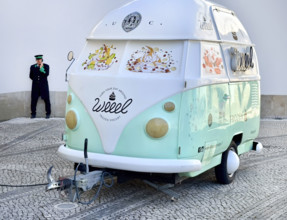 Frozen yogurt van, Coimbra, Portugal