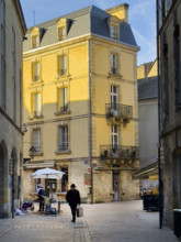 Quaint street scene, Sarlat-la-Caneda, Dordogne, France