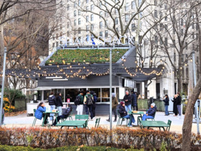 Shake Shack fast food restaurant, Madison Square Park, New York City, New York, USA