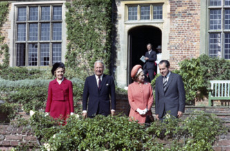 U.S. First Lady Pat Nixon, Prime Minister Edward Heath, Queen Elizabeth II, and U.S. President