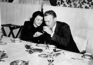 Gerald R. Ford, Jr., and Betty Bloomer Warren at their wedding rehearsal dinner, Grand Rapids,