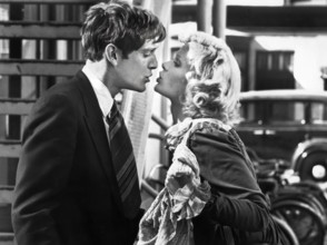 William Atherton, Karen Black, on-set of the film, "The Day Of The Locust", Paramount Pictures,