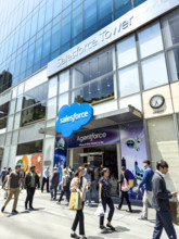Salesforce Tower, building exterior and sidewalk scene, New York City