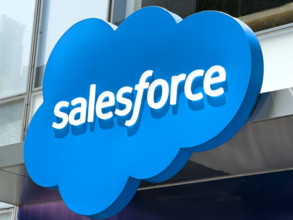 Salesforce Tower, building exterior and sidewalk scene, New York City