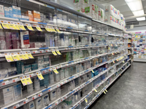 Merchandise aisle, Duane Reade by Walgreens, New York City