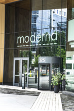 Moderna, building entrance, Cambridge