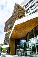 Moderna, building entrance, Cambridge
