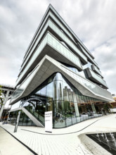 Henry R. Kravis Hall, building exterior, low angle view, Columbia University Business School,