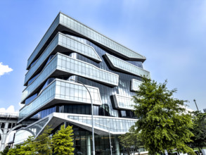 Columbia University Business School, Henry R. Kravis Hall, building exterior, Manhattanville