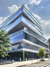 David Geffen Hall, building exterior and street scene, Columbia University Business School,