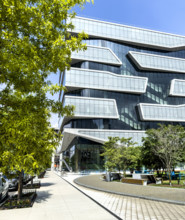 Henry R. Kravis Hall, building exterior and campus scene, Columbia University Business School,