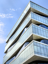 Henry R. Kravis Hall, building exterior, low angle view, Columbia University Business School,