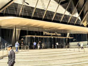 JPMorgan Chase Building, building exterior entrance and plaza, 270 Park Avenue, Manhattan, New York
