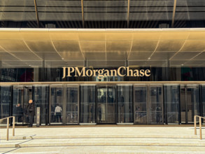 JPMorgan Chase Building, building exterior entrance detail, 270 Park Avenue, Manhattan, New York