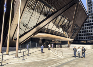 JPMorgan Chase Building, building exterior entrance and plaza, 270 Park Avenue, Manhattan, New York