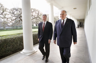 U.S. President Bill Clinton and German Chancellor Helmut Kohl walking along the colonnade at the