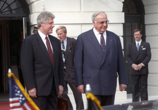 U.S. President Bill Clinton and German Chancellor Helmut Kohl walking out of  the White House,