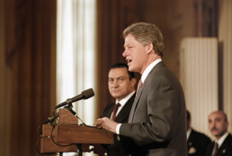 U.S. President Bill Clinton and Egyptian President Hosni Mubarak holding joint press conference in