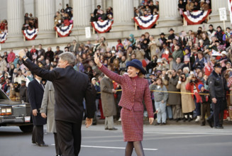 U.S. President Bill Clinton and U.S. First Lady Hillary Rodham Clinton walking along the Inaugural