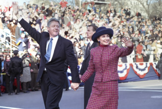 U.S. President Bill Clinton and U.S. First Lady Hillary Rodham Clinton walking along the Inaugural