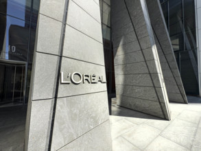 L'oreal corporate headquarters, company sign outside building headquarters, 10 Hudson Yards,