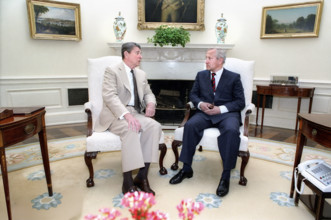 U.S. President Ronald Reagan meeting with Soviet KGB defector Oleg Gordievsky in the White House