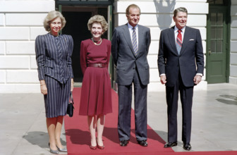 U.S. President Ronald Reagan (right) and U.S. First Lady Nancy Reagan (2nd left) during working