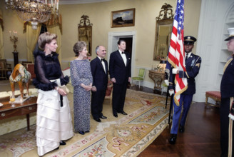 U.S. President Ronald Reagan, U.S. First Lady Nancy Reagan, King Hussein I and Queen Noor of Jordan