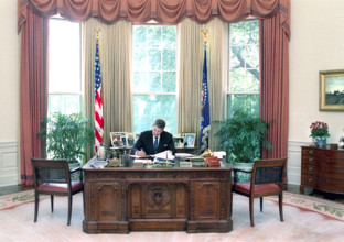 U.S. President Ronald Reagan working at his desk, White House Oval Office, Washington, D.C., USA,