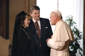 U.S. President Ronald Reagan and U.S. First Lady Nancy Reagan meeting with Pope John Paul II during