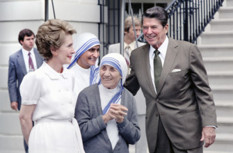 U.S. President Ronald Reagan and U.S. First Lady Nancy Reagan with Mother Teresa of Calcutta at the