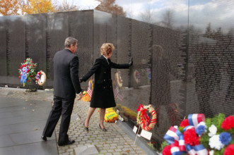 U.S. President Ronald Reagan and U.S. First Lady Nancy Reagan visiting Vietnam Veterans Memorial,