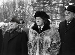 U.S. President Gerald R. Ford and Soviet Union General Secretary Leonid Brezhnev depart Okeansky