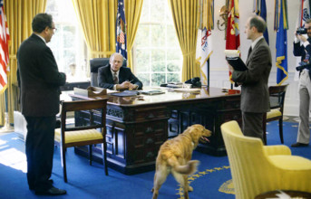 U.S. President Gerald Ford conferring with U.S. Secretary of State Henry Kissinger and U.S.
