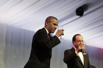U.S. President Barack Obama and President François Hollande of France raise their glasses following