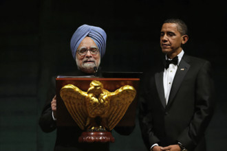 U.S. President Barack Obama and Prime Minister of India Manmohan Singh delivering remarks and toast